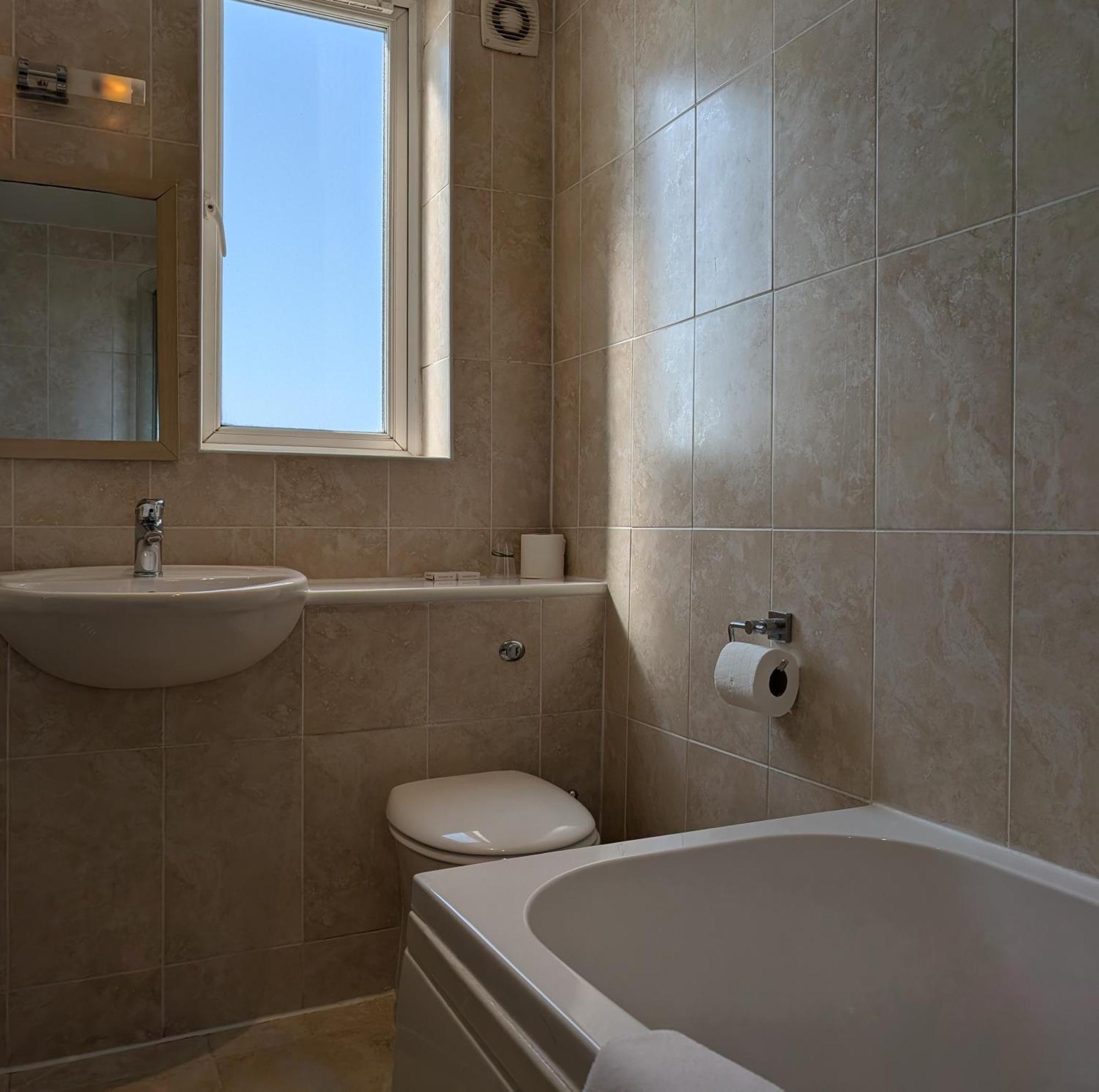 The White Rock 3* Hastings